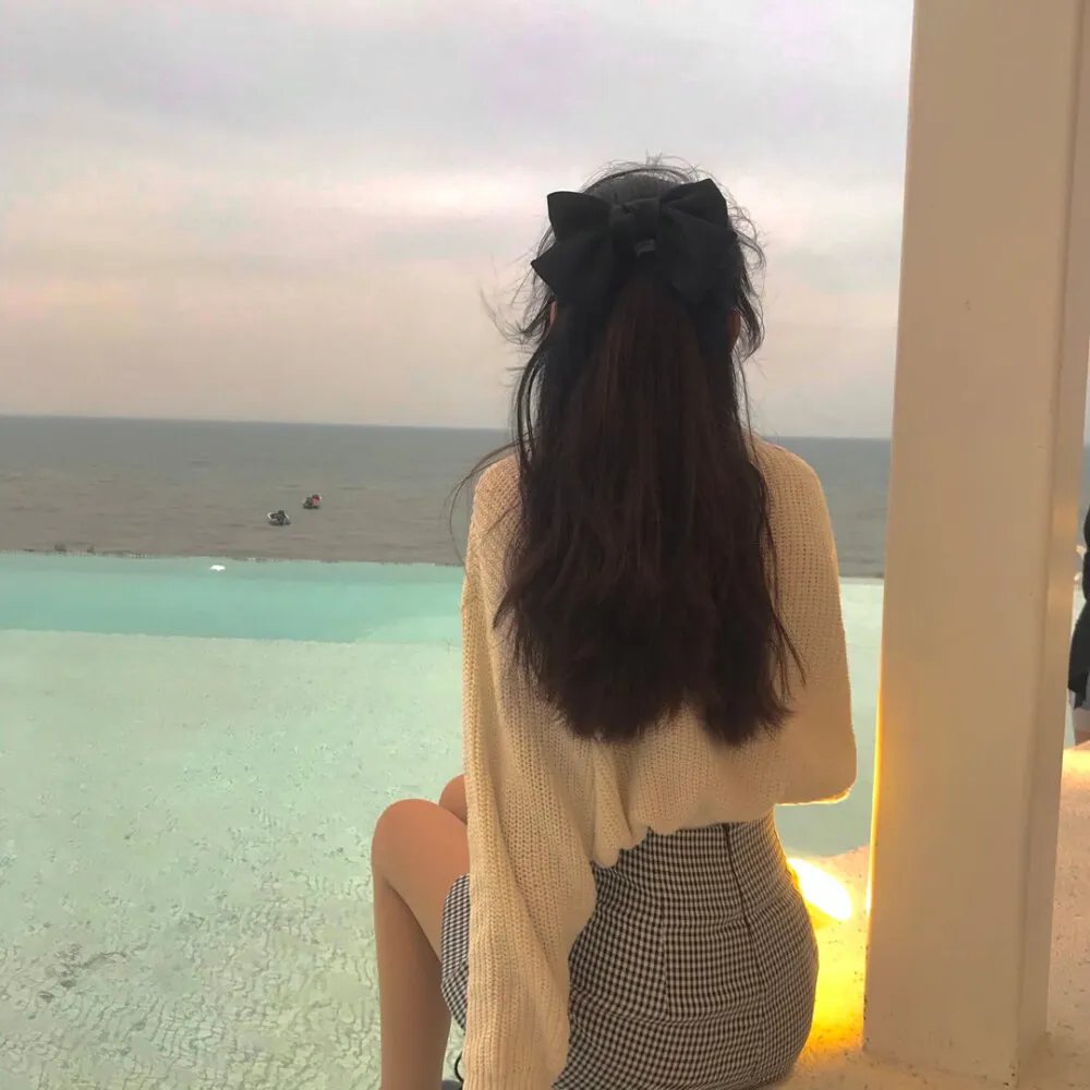 院子里的女人